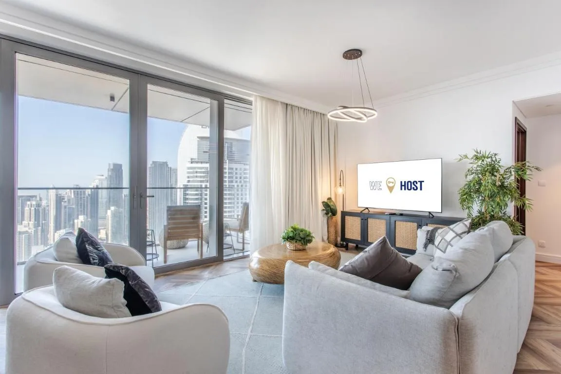 WeHost – Downtown Luxury 4BR Apartment with Panoramic Views