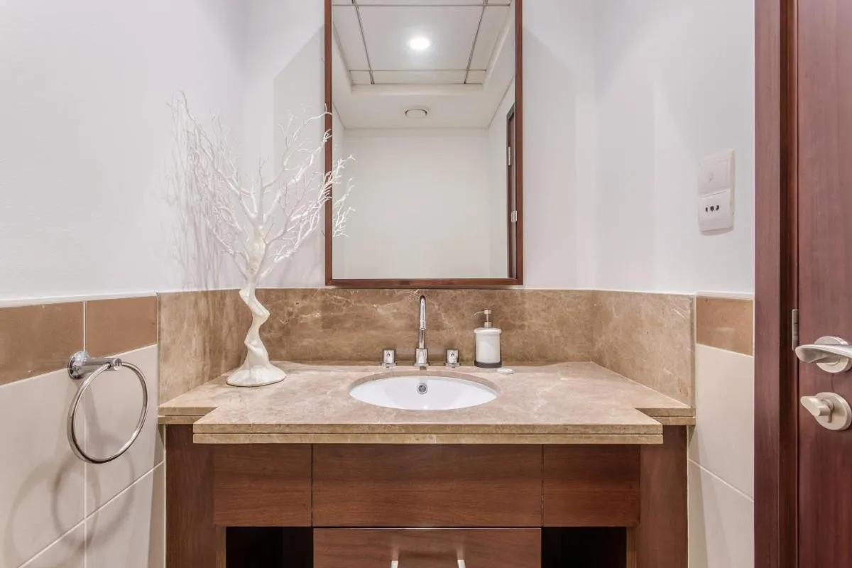 WeHost – Modern 1BR Close to Burj Khalifa and Dubai Mall - 3