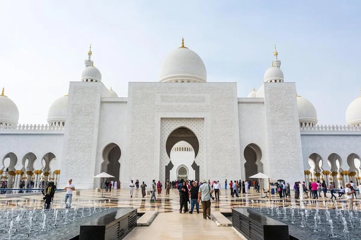 Image 3 of Abu Dhabi Sheikh Zayed Mosque Half-Day Guided Tour from Dubai