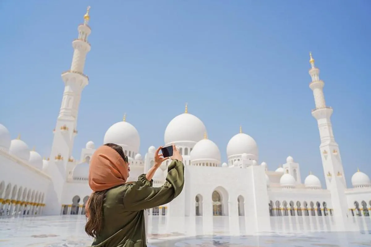 Image 4 of Abu Dhabi Sheikh Zayed Mosque Half-Day Guided Tour from Dubai