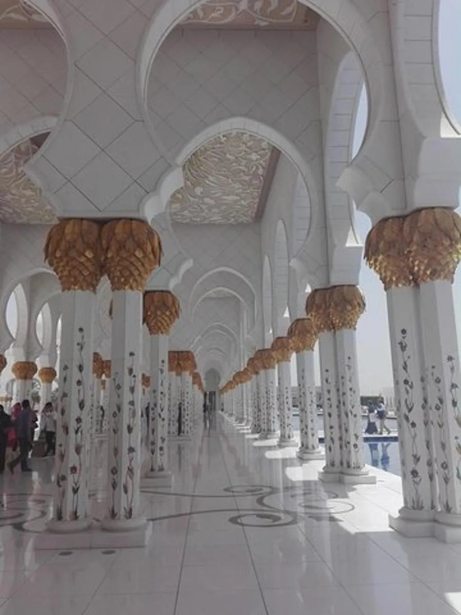 Abu Dhabi Sightseeing with Sheikh Zayed Grand Mosque & Louvre Abu Dhabi Private
