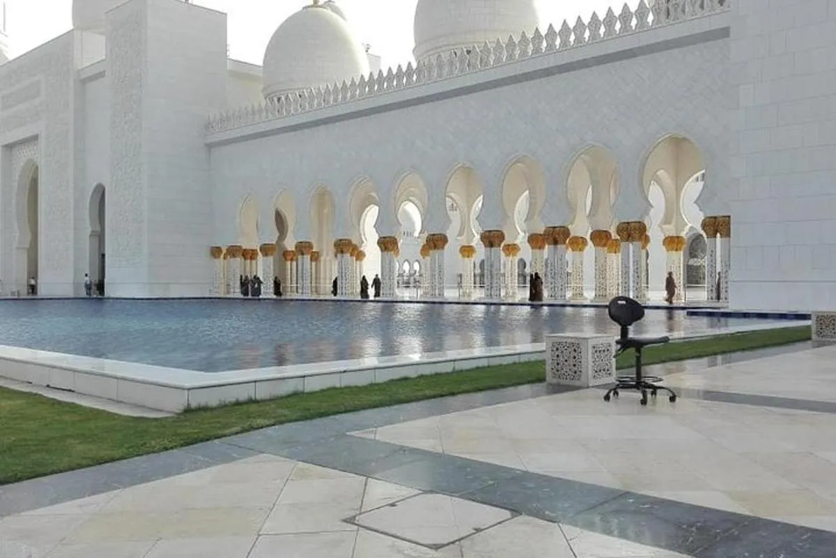 Image 6 of Abu Dhabi Sightseeing with Sheikh Zayed Grand Mosque & Louvre Abu Dhabi Private