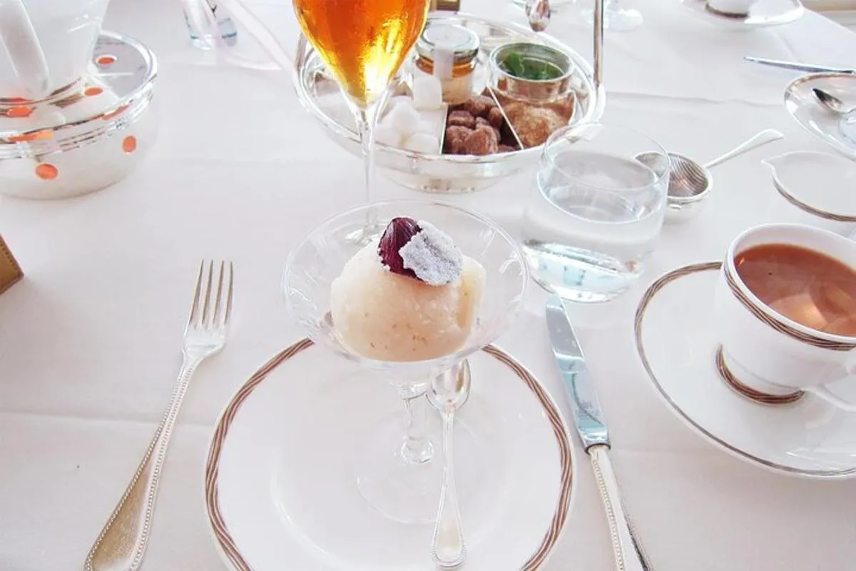 Image 2 of Afternoon High Tea in Burj Al Arab with Transfer