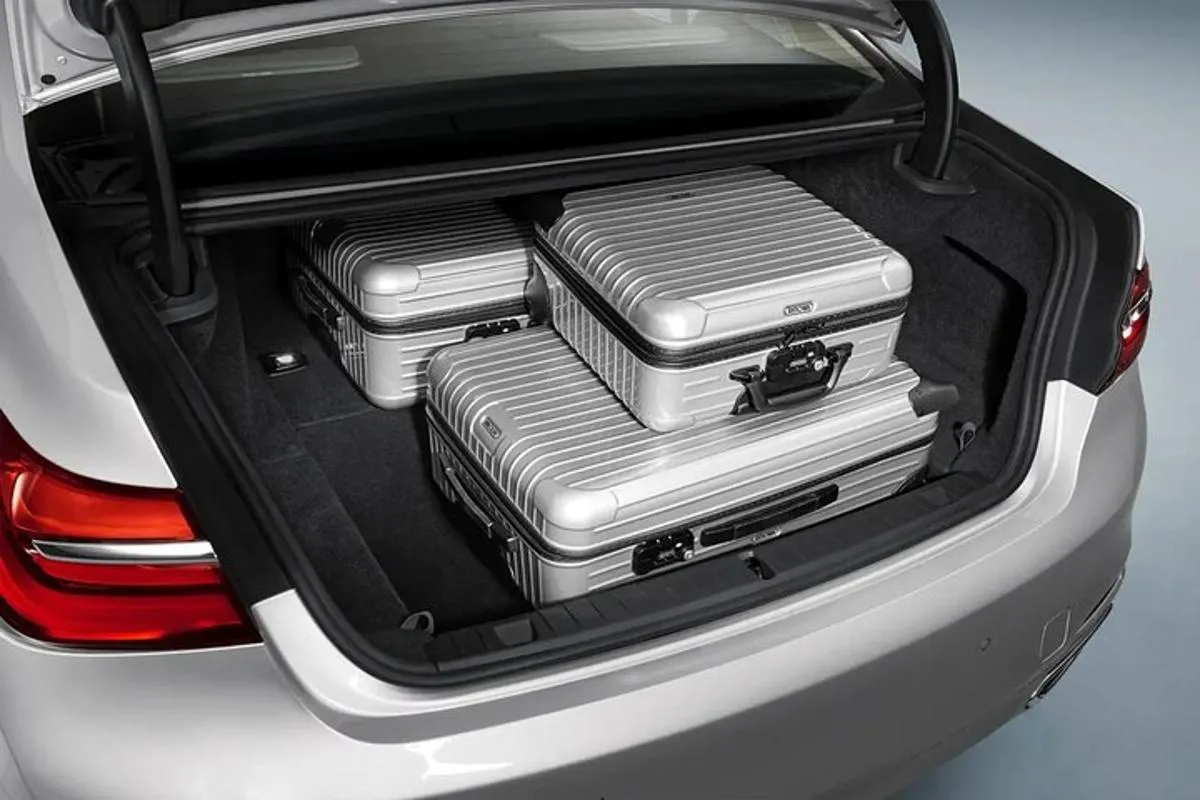 Image 2 of Arrival Private Transfer from Dubai Airport DWC to Dubai by car or SUV