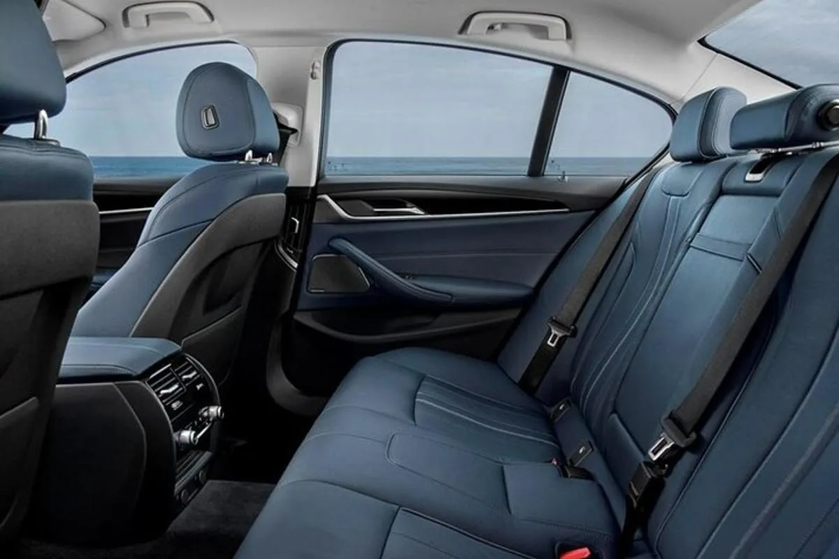Image 4 of Arrival Private Transfer from Dubai Airport DWC to Dubai by car or SUV