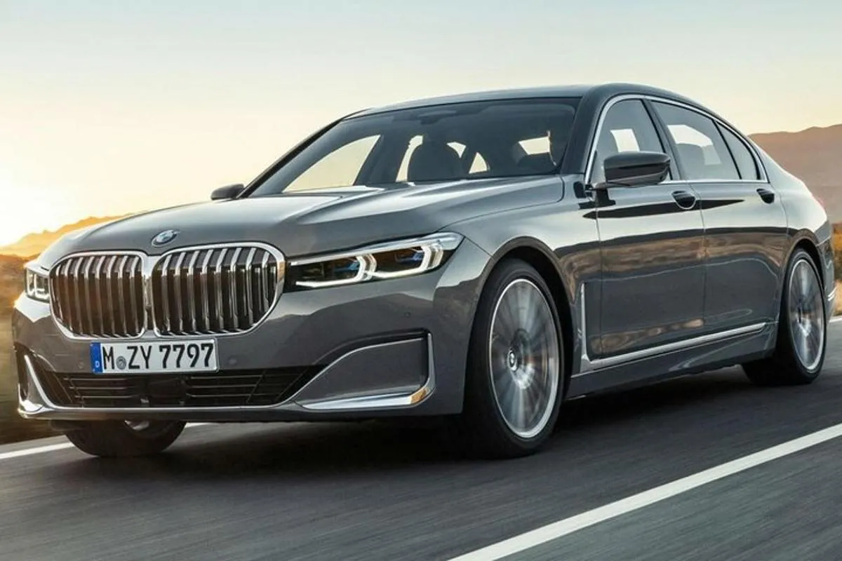 Arrival Private Transfer from Dubai Airport DXB to Dubai city by car or SUV