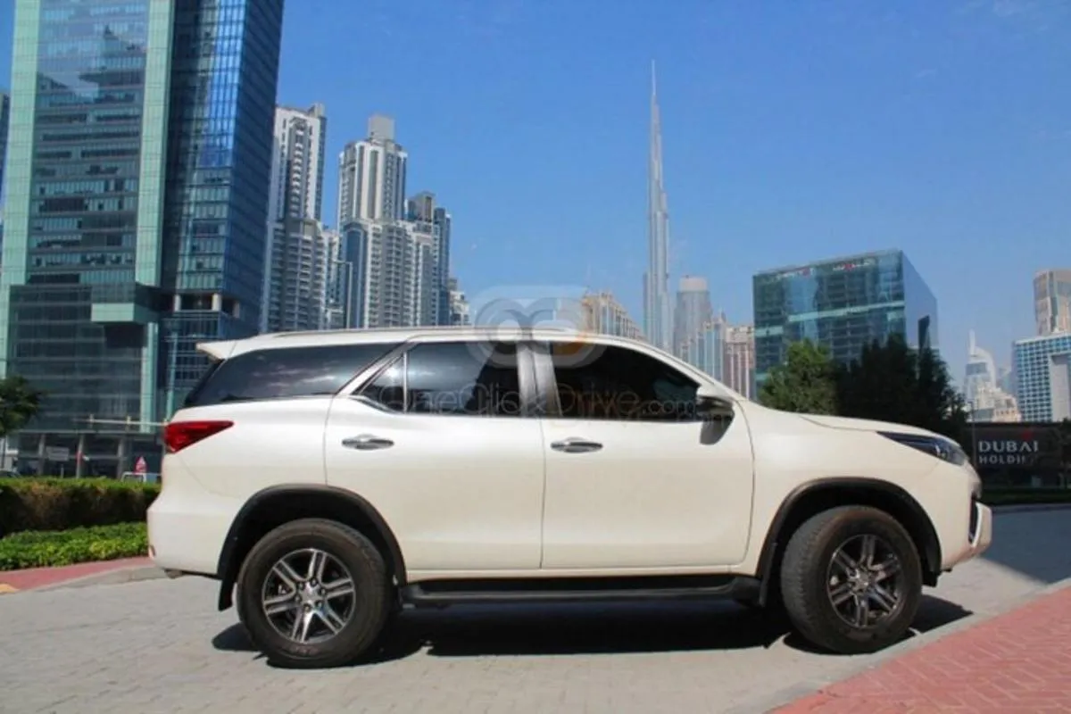 Image 3 of Car With Driver In Dubai – 10 Hours