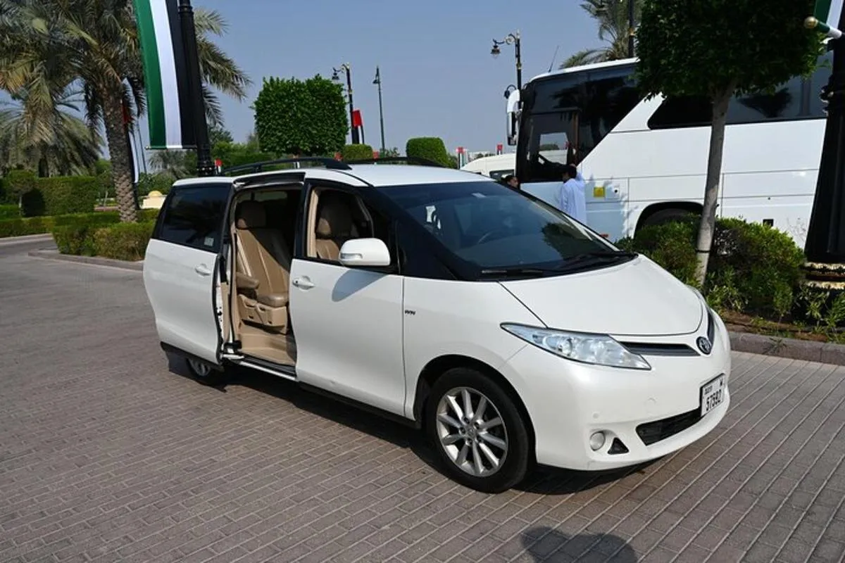 Image 0 of Dubai Airport (DXB): Private Arrival or Departure Transfers