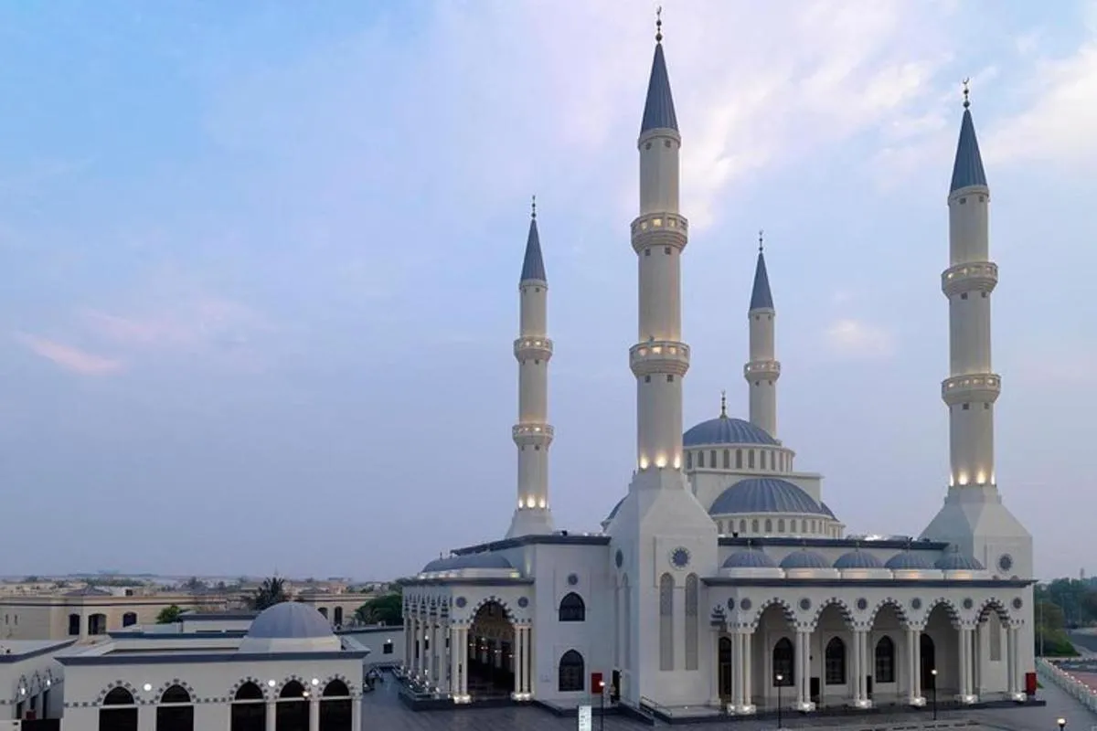 Image 0 of Dubai Old and Modern City Tour with Blue Mosque Visit