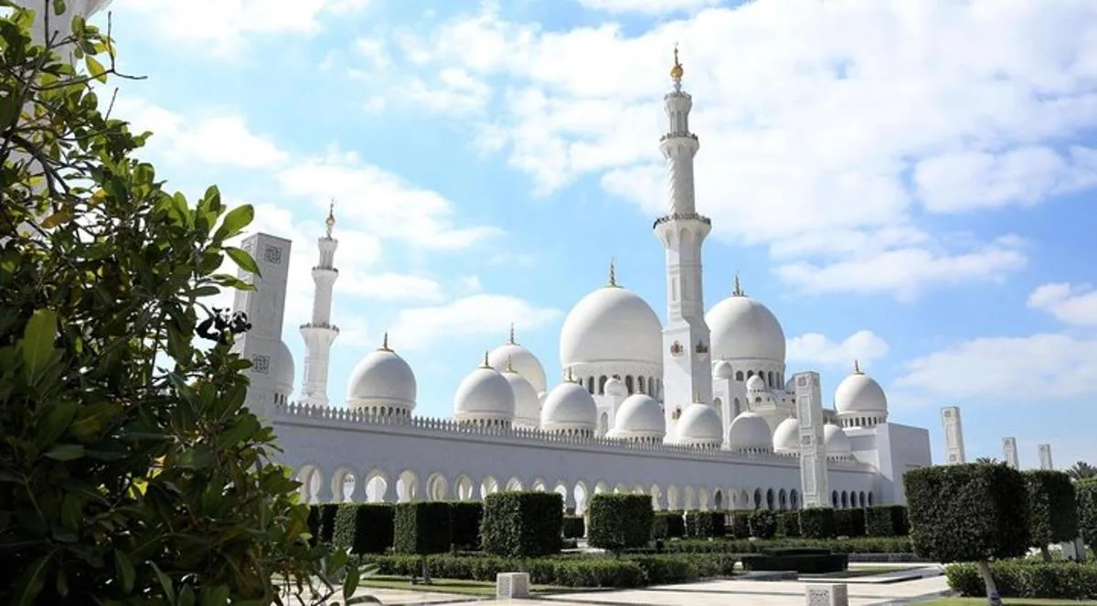 Image 0 of Dubai to Abu Dhabi Day Trip: Grand Mosque, Palace & Etihad Towers