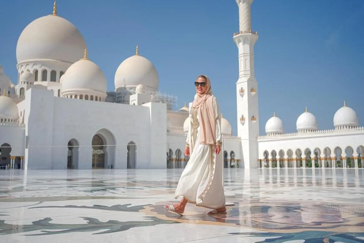 Image 4 of From Abu Dhabi: Sheikh Zayed Mosque, Royal Palace & Etihad Tower