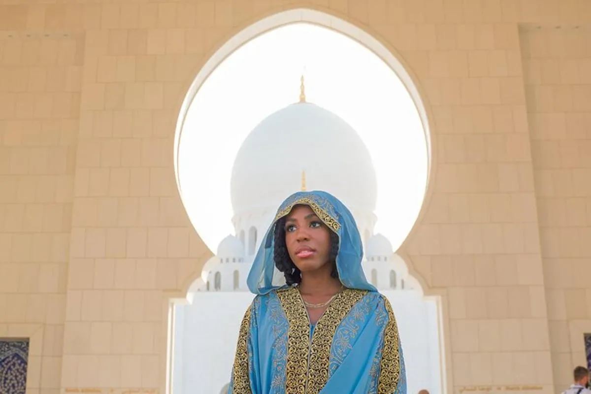 Image 5 of From Abu Dhabi: Sheikh Zayed Mosque, Royal Palace & Etihad Tower
