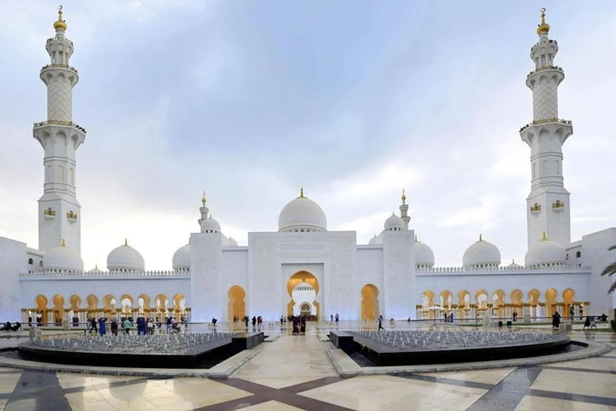 Image 5 of Full-Day Private Abu Dhabi City Tour With BAPS Temple Visit