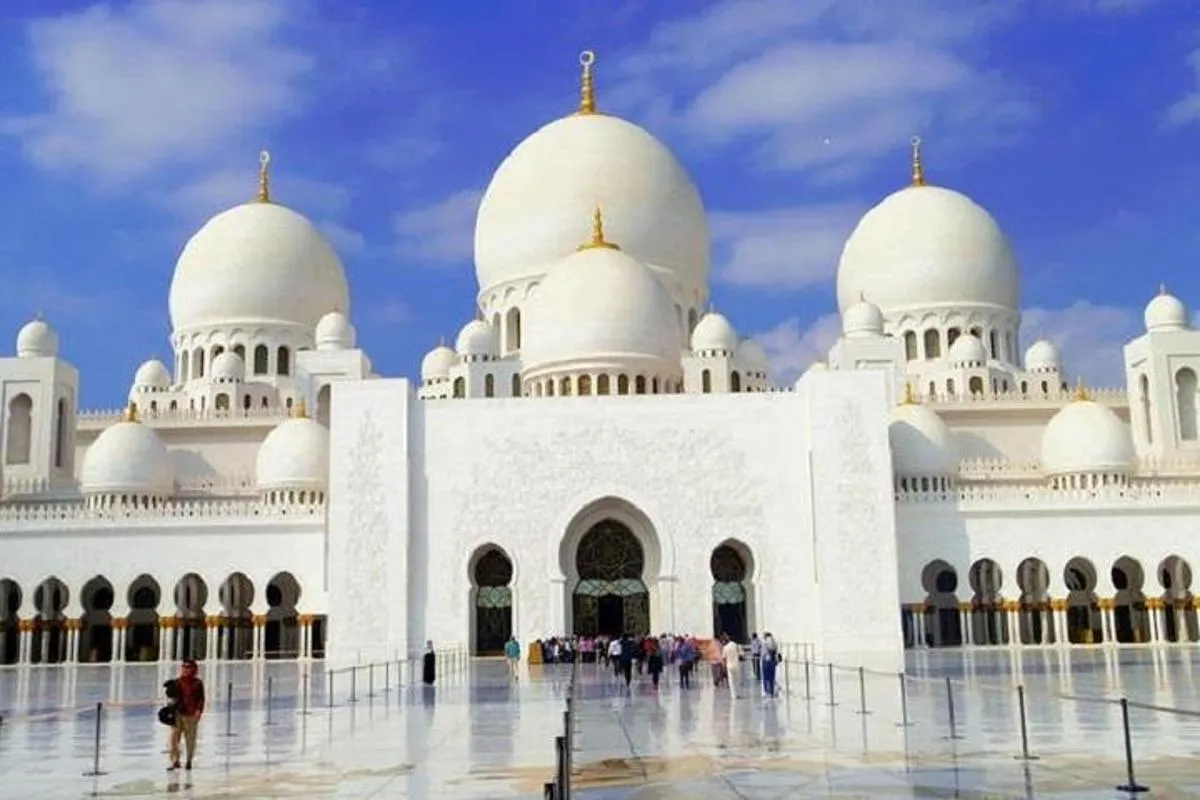 Image 1 of Private Abu Dhabi Tour – Exclusive Vehicle