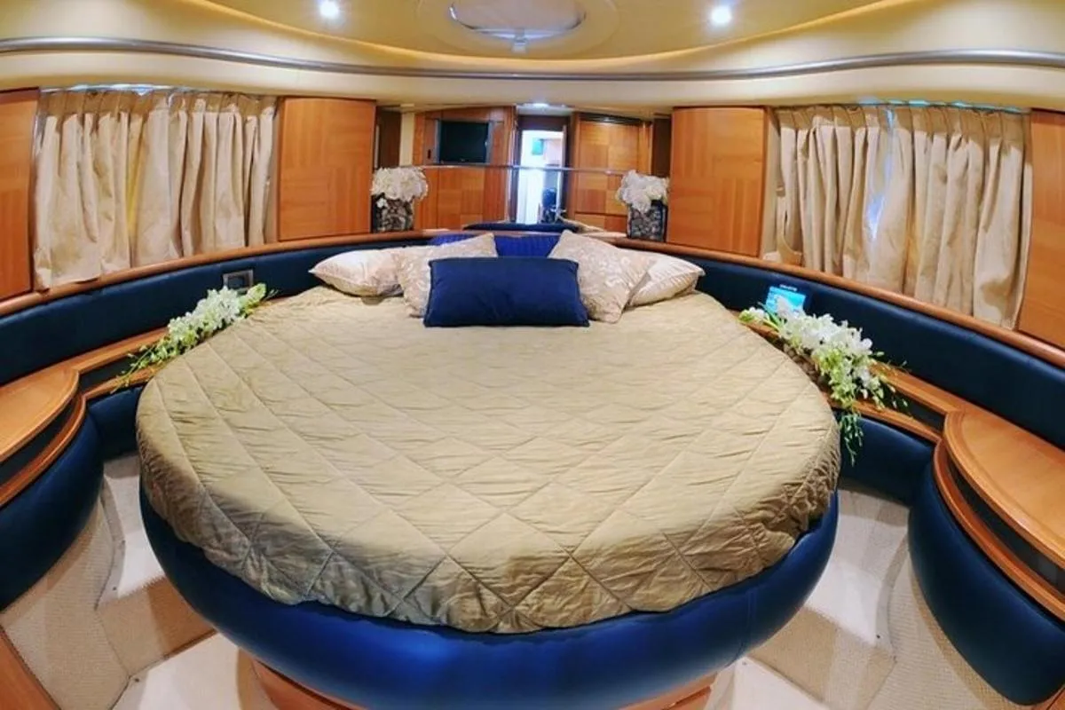 Image 2 of Private Charter Yacht: Dubai Marina, Atlantis And Burj al Arab