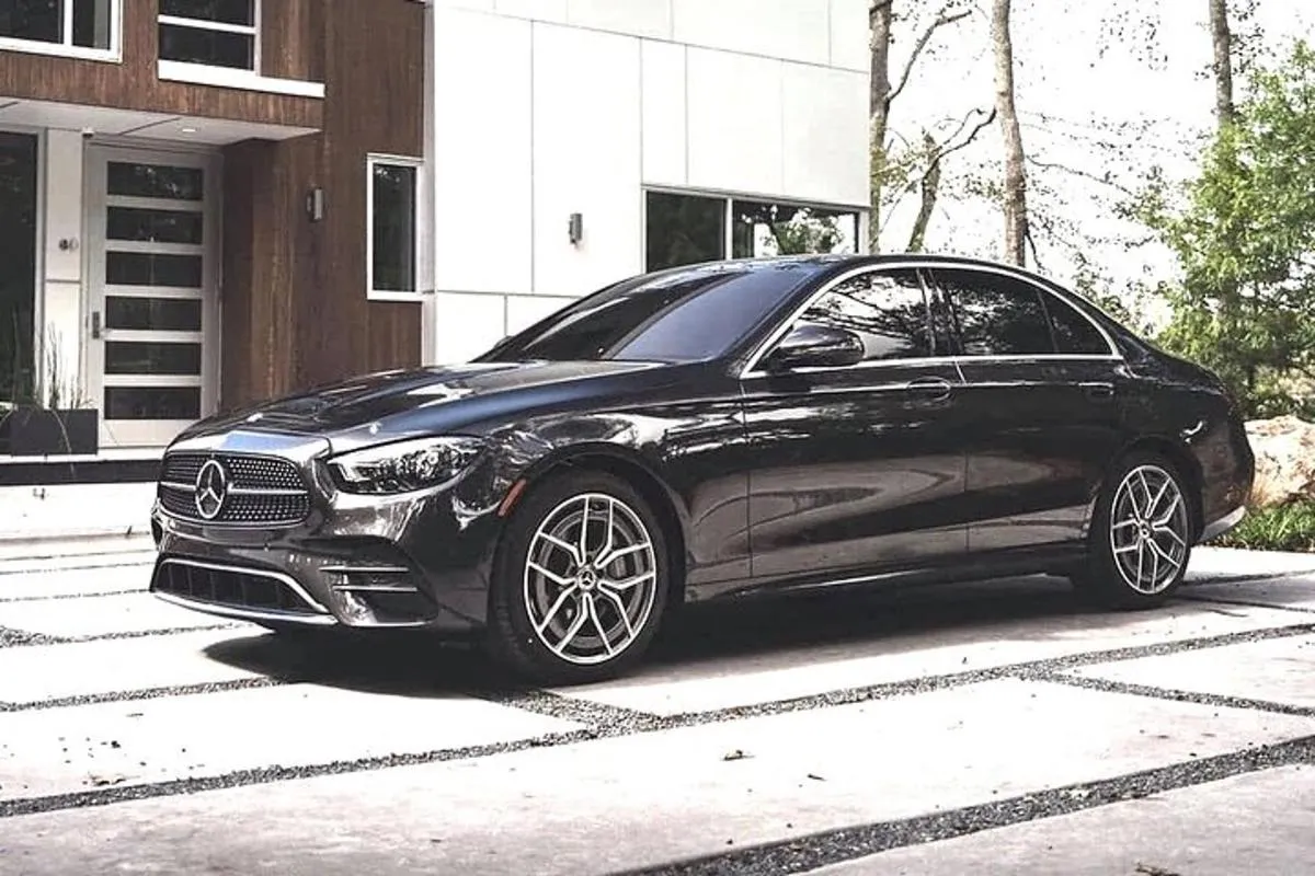 Image 0 of Private Transfer: Abu Dhabi Airport AUH to Dubai in Business Car