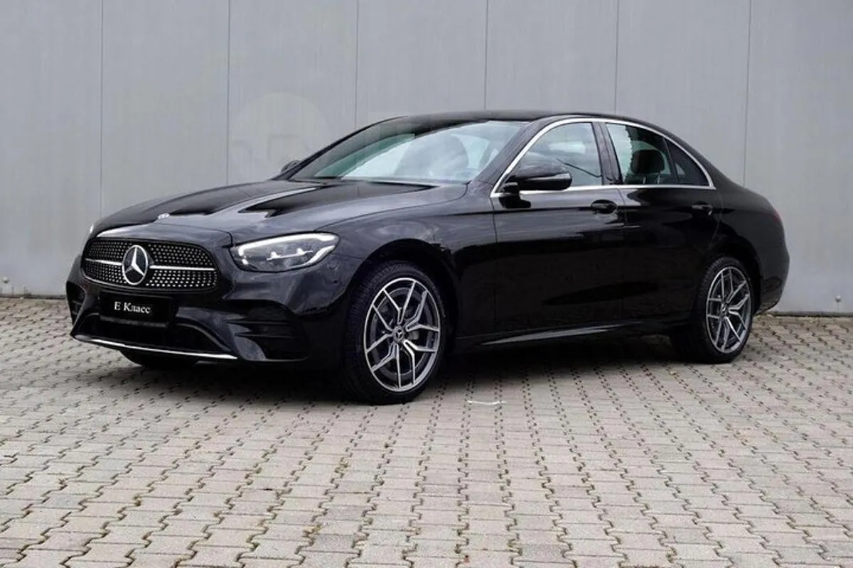 Image 1 of Private Transfer: Abu Dhabi Airport AUH to Dubai in Business Car