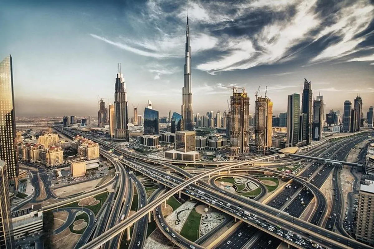 Image 6 of Private Transfer: Abu Dhabi Airport AUH to Dubai in Business Car