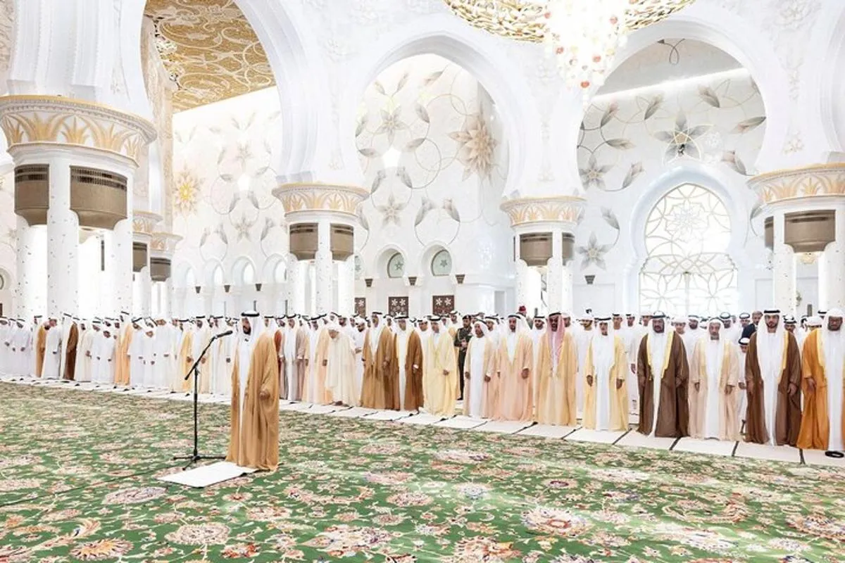 Image 3 of Visit Abu Dhabi Sheikh Zayed Grand Mosque in Dubai