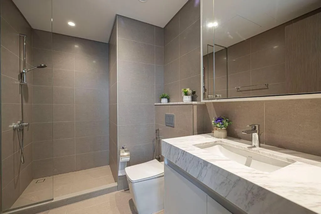 2 BR Dubai Luxury apartment Full Burj Views - 2