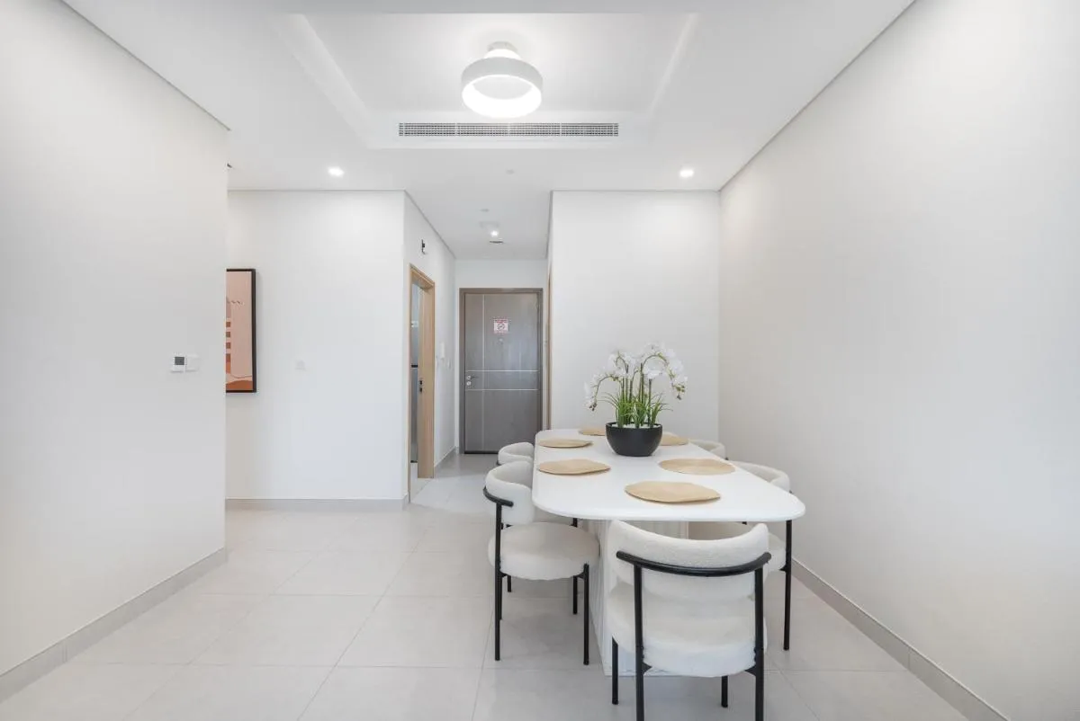 2-Bedroom Oasis with Hotel-Quality Comfort in Business Bay Perfect for 4 - 3