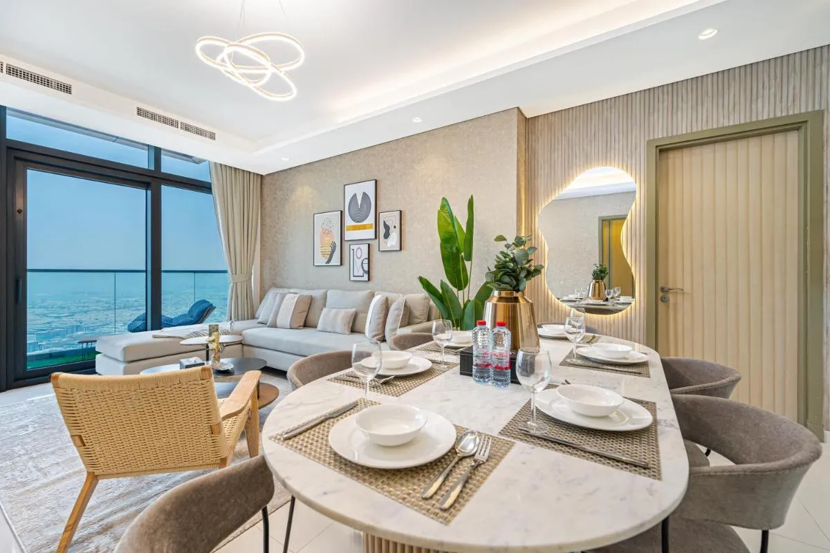 3 King Beds – 7mins to Dubai Mall – High Floor Sun Set and Sea View - 2
