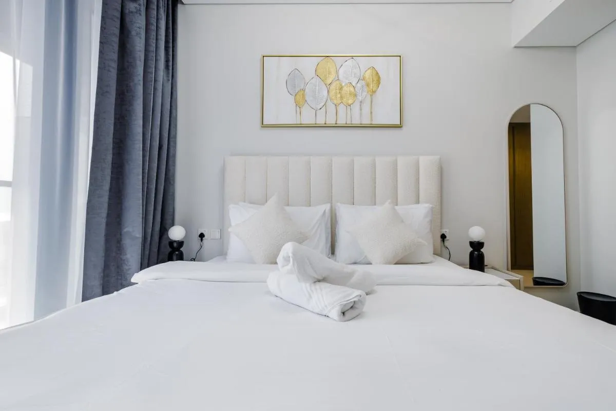 ALiving Charming 1BR at Aykon Tower Business Bay - 2