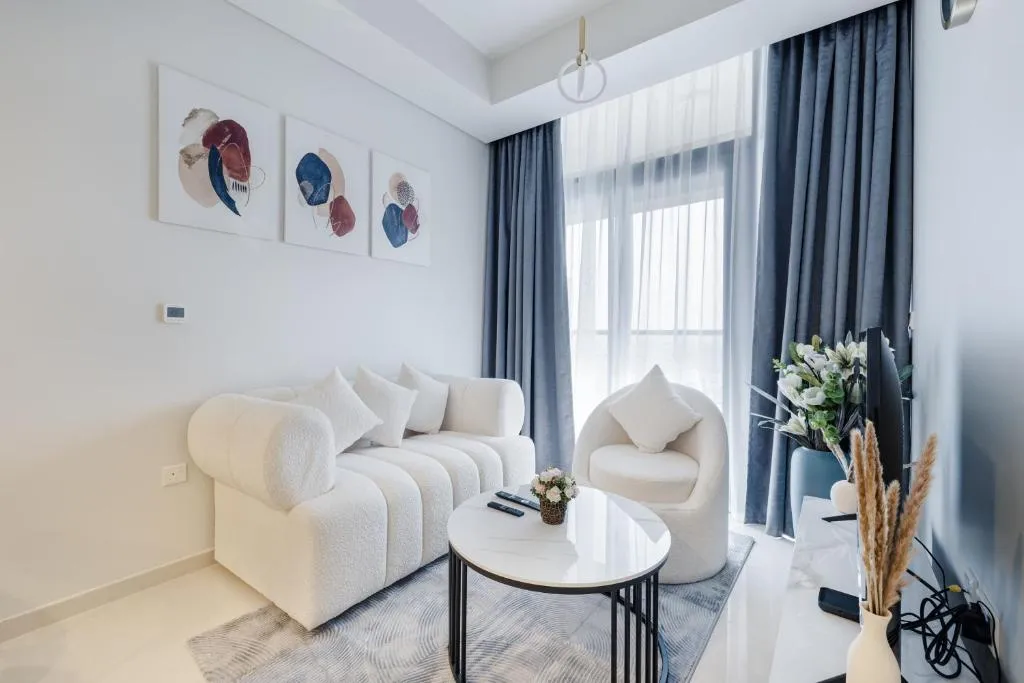 ALiving Charming 1BR at Aykon Tower Business Bay
