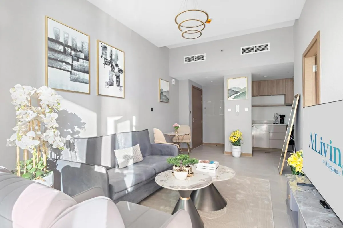 A Living Elegant 1BR with Balcony & Canal Views - 2