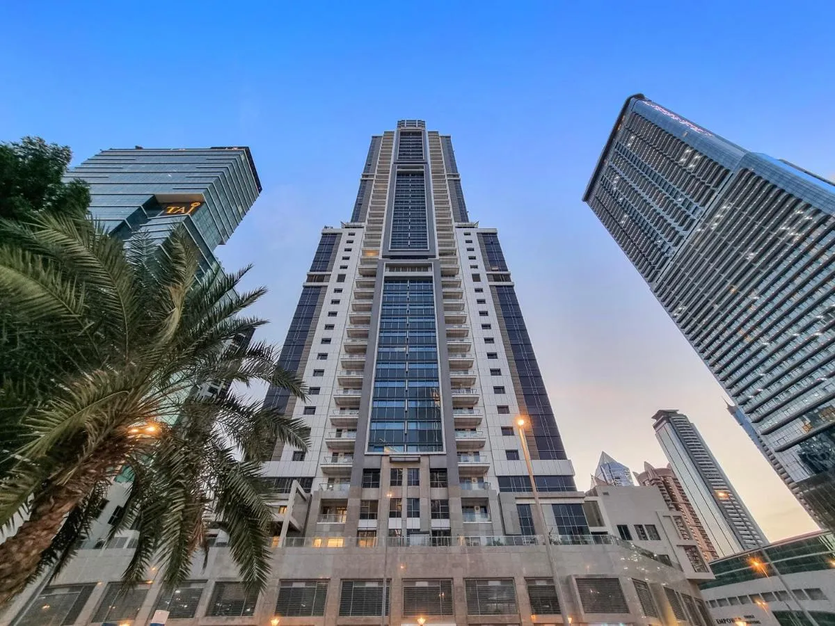 ALiving-Luxury 1BR Apartment in Executive Tower Business Bay - 3