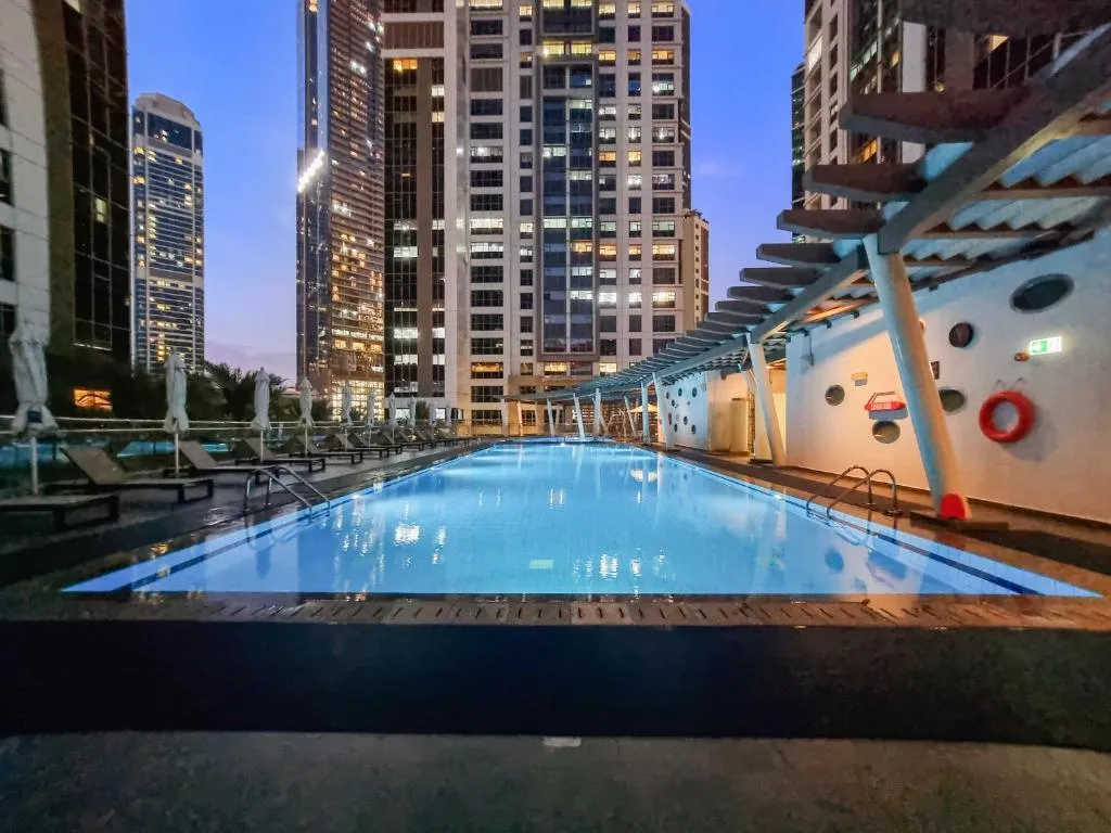 ALiving-Luxury 1BR Apartment in Executive Tower Business Bay