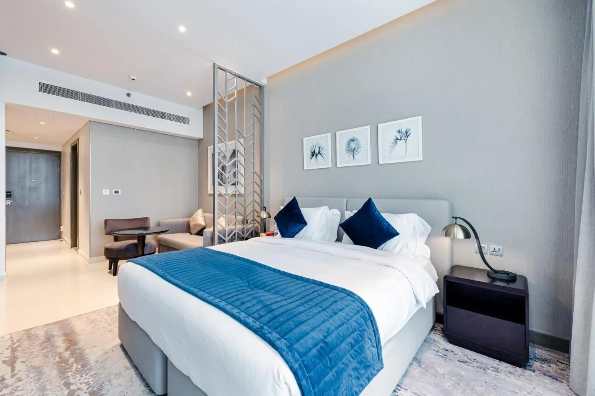 A Living-Modern Studio Apartment with Balcony & Canal view at Prive 2507B ,Business Bay - 2