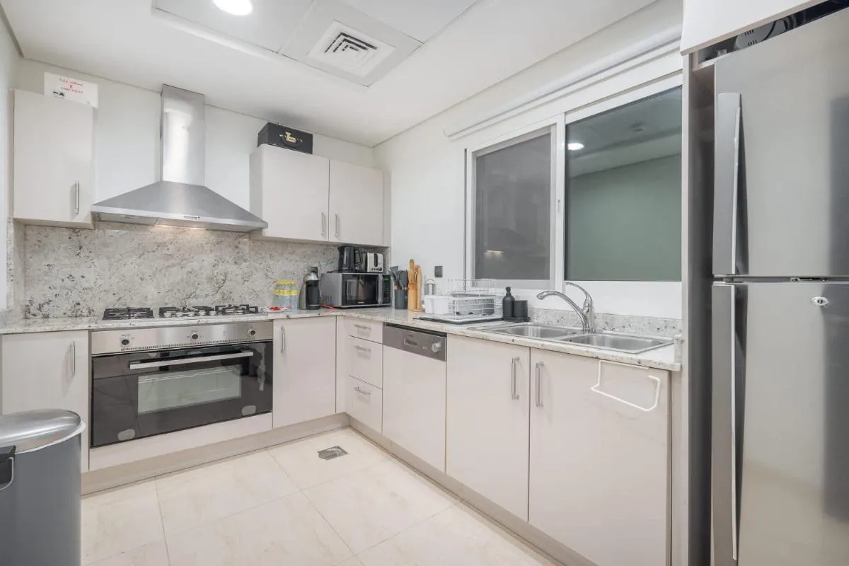 Absolutely Stunning 3 Bedroom Apartment in Downtown - 2