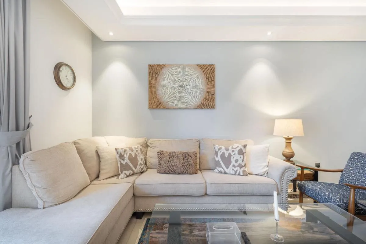 Absolutely Stunning 3 Bedroom Apartment in Downtown - 3