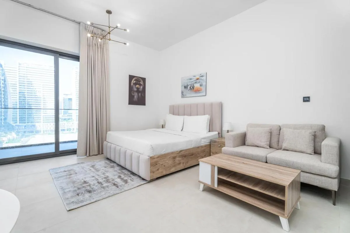 Aliving Stylish Studio Binghatti Canal view & Burj Khalifa - 3
