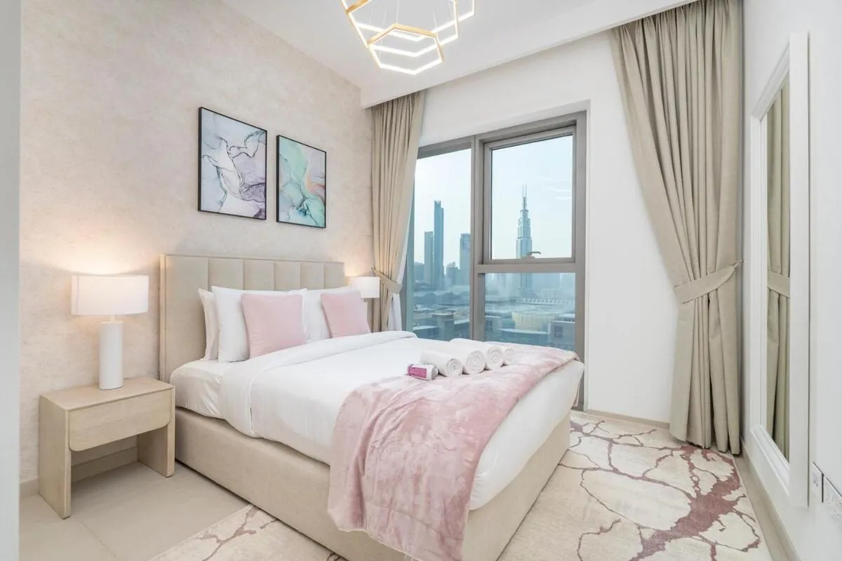 Beautiful 2-BR Flat in Downtown Luxury City Living at Its Best - 3