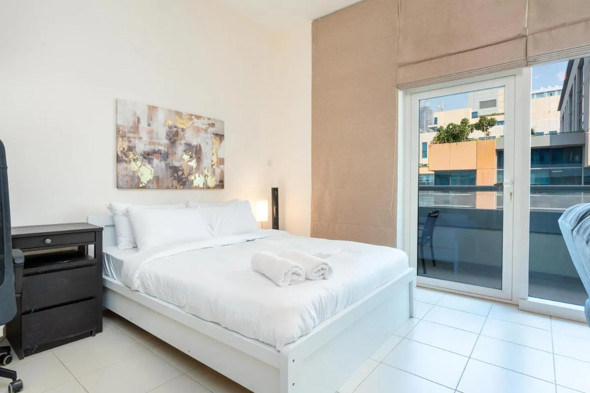 Bespoke Residences – Spacious Studio in Bay Square - 2