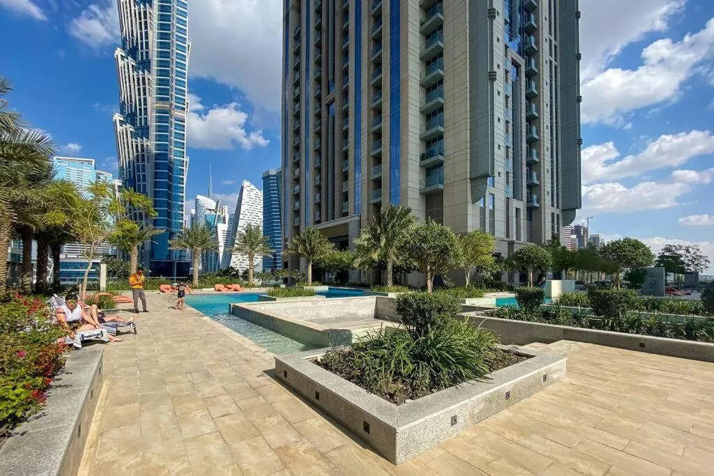 Breathtaking 1Bed with balcony in Al Habtoor city - 3