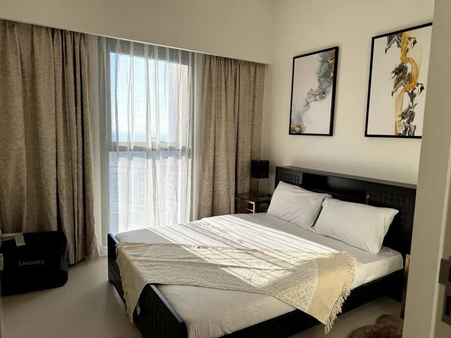 Burj Crown – Luxury Apartment Near Burj Khalifa
