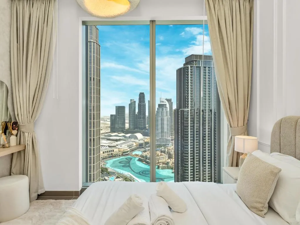 Burj Khalifa Bliss I 4 bedroom Apartments I Burj Khalifa & Fountain Views I Free Gym, Pool, Parking, Wi-Fi and PS5 I by Skyline Serenity