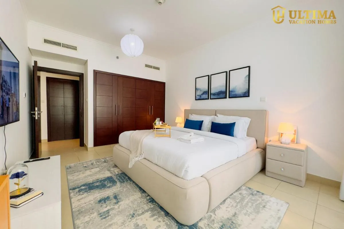 Burj Viewing 1BR Apartment close to Dubai Mall - 3