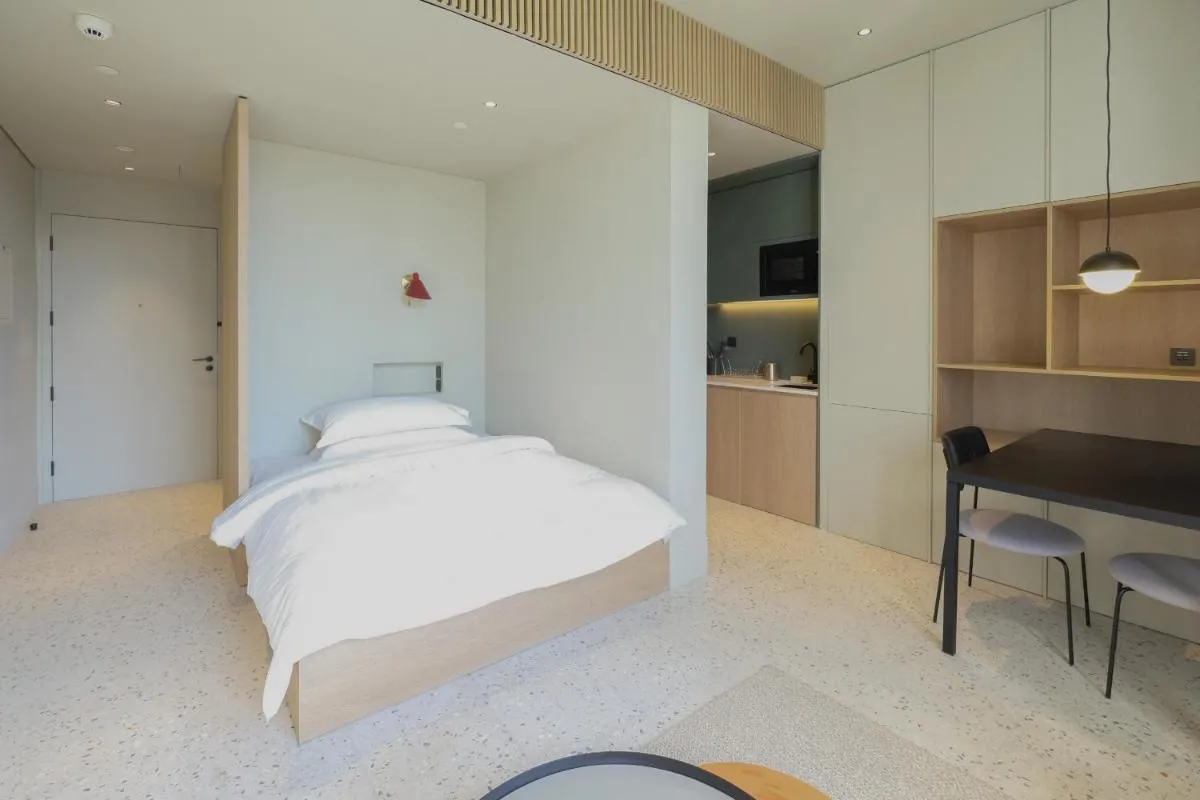 Business-Ready Executive Studio with Burj View, Upside Living 2001 - 3
