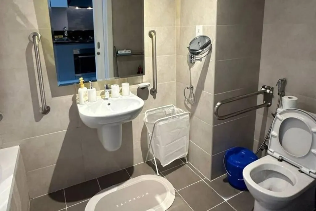 Canal View Apt – Near Dubai Mall - 2
