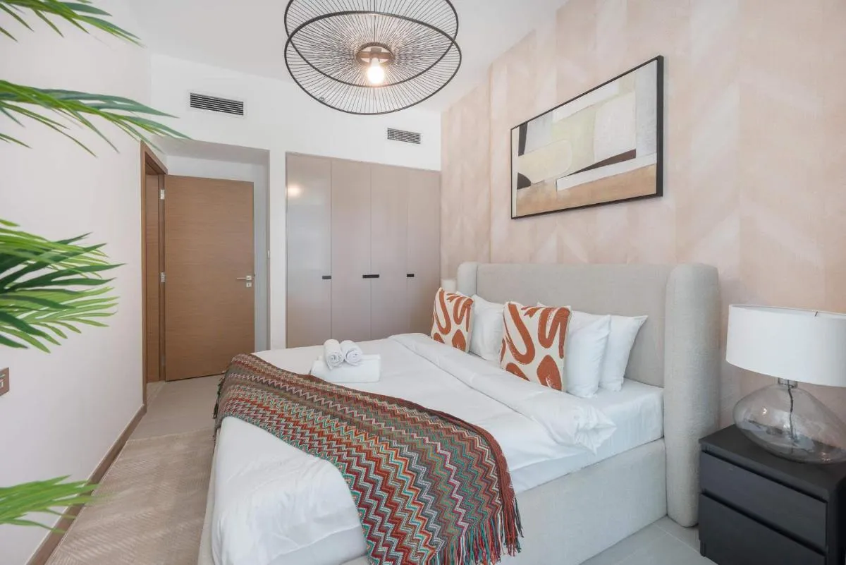 Captivating 1-Bedroom Apartment near Burj Khalifa in Business Bay - 3