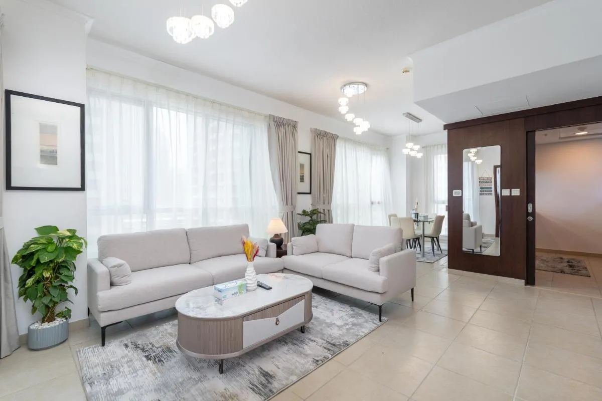 Charming 1BR Apartment – Downtown, Dubai - 2