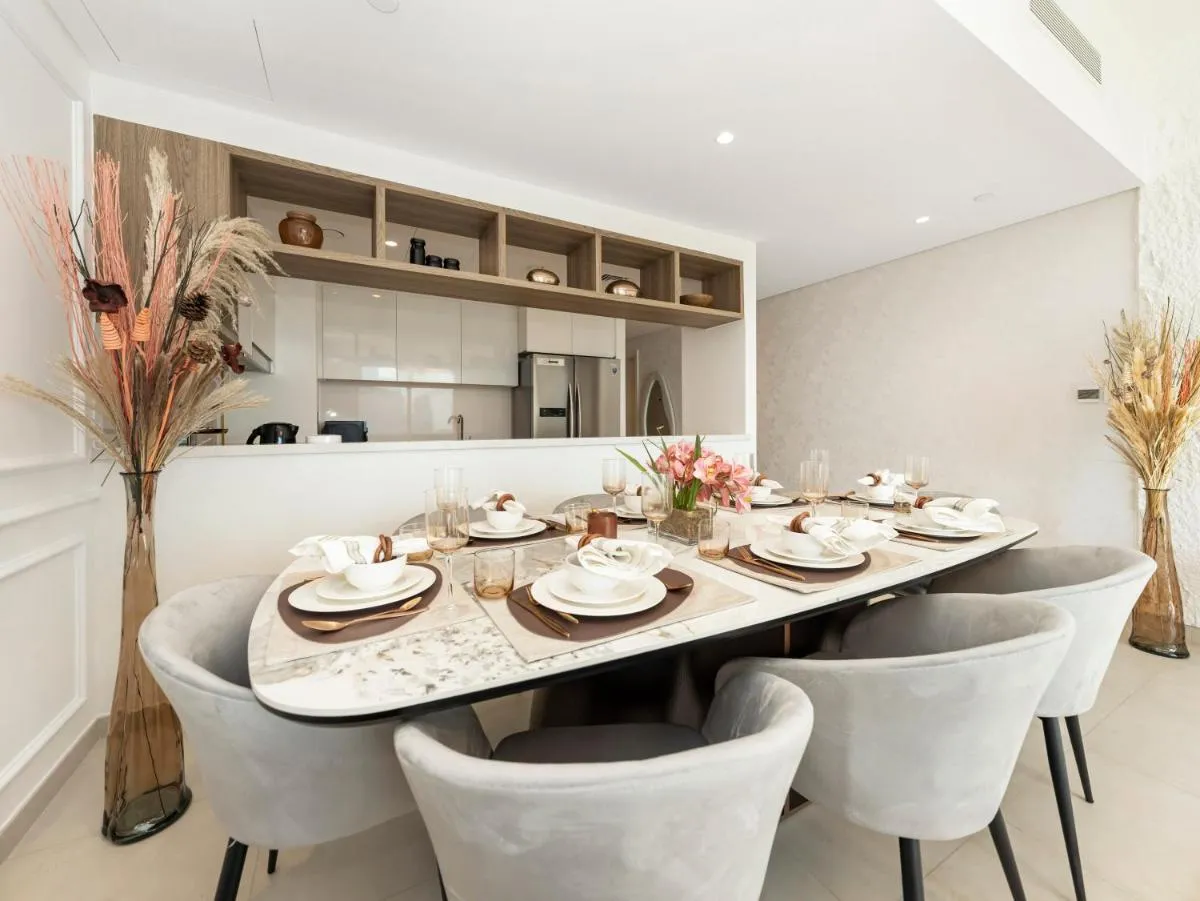 Chic 4 Bedroom Apartment I Burj Khalifa & Fountain Views I Direct Access to Dubai Mall I Free Gym, Pool, Parking Wi-Fi and PS5 I by Skyline Serenity - 3