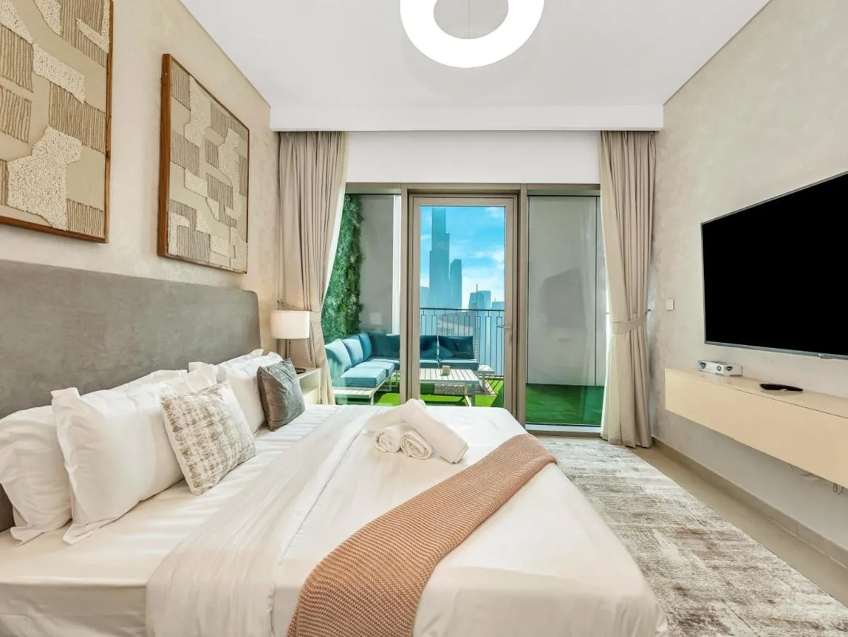 Chic 4 Bedroom Apartment I Burj Khalifa & Fountain Views I Direct Access to Dubai Mall I Free Gym, Pool, Parking Wi-Fi and PS5 I by Skyline Serenity - 2