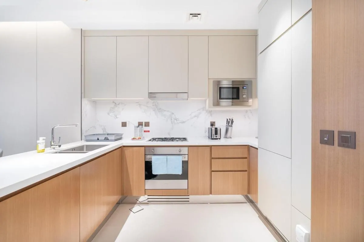 Chic apartment for 4 with Burj Khalifa views - 3