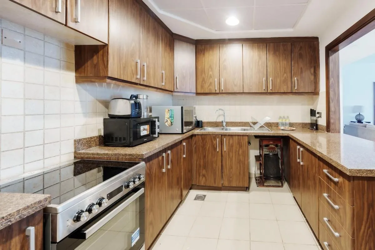 Classy 2-Bedrooms Apartment with vintage-inspired furniture at Executive Tower M! - 3
