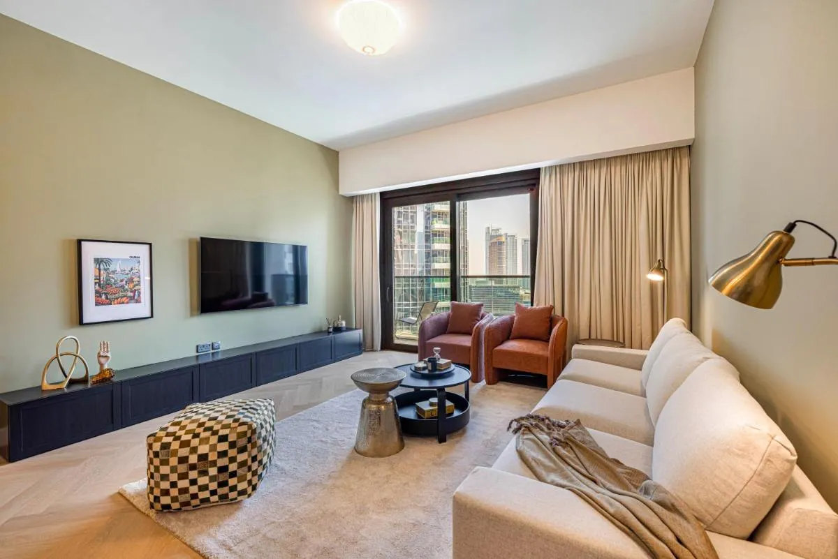 Daniels Luxe 3BR Downtown with Skyline View - 3